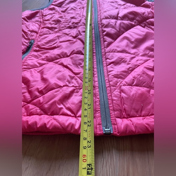 L.L. Bean Primaloft packable vest in pink and gray, XSP - Picture 5 of 7